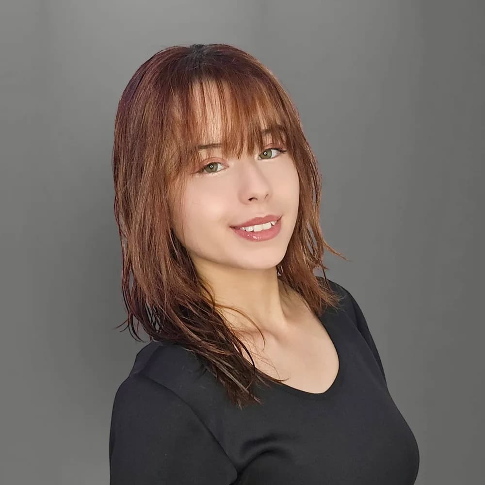 Retrato profesional autorizado de Ashley Segovia Escamilla, asesora comercial de CreHado Digital